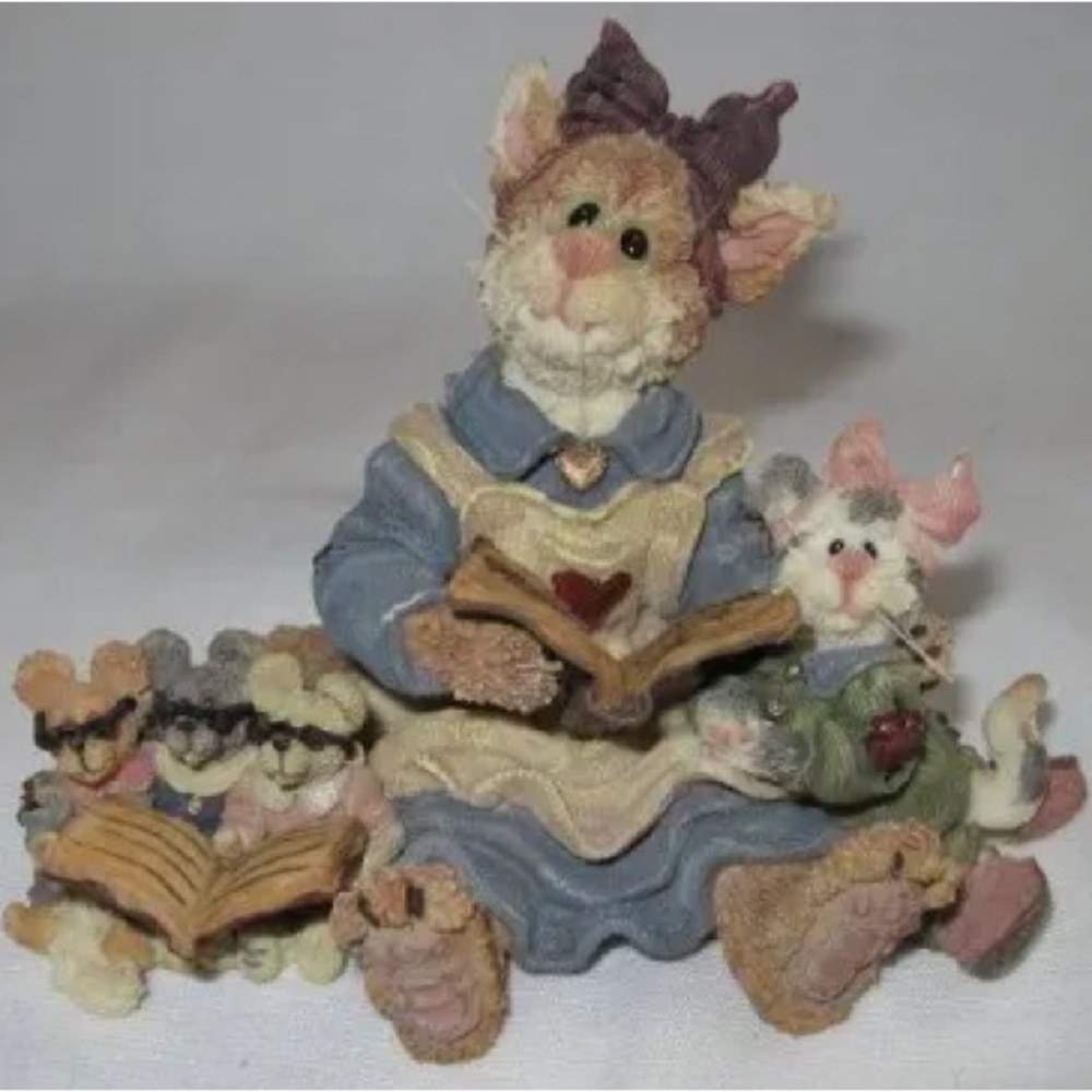 Boyd’s mama purrmore and baby Belle with Rinky, dinky and dew… once upon a time